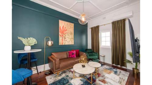 Central 1BDR APT in West Perth with Parking