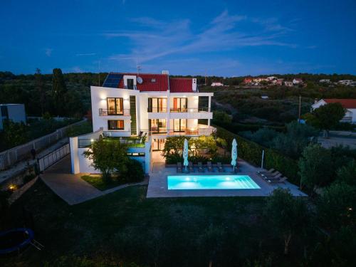 Villa Paradise in Zadar with 6 bedrooms, pool and gaming room
