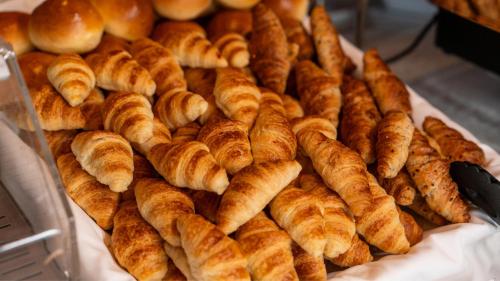 Comida en o cerca de este hotel