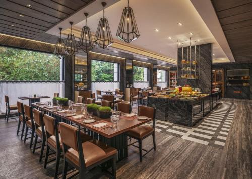 Jídlo v hotelu nebo okolí