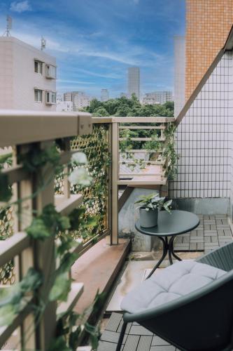 Minimalist Loft 9 Namba Compact Studio and Gym MA93