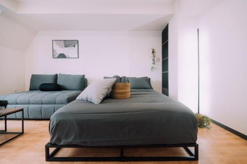 Minimalist Loft 9 Namba Compact Studio and Gym MA93