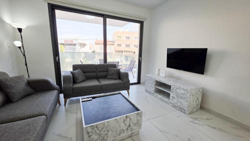 Et tv og/eller underholdning på Pool Citylux Apartment