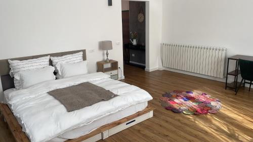 Ένα ή περισσότερα κρεβάτια σε δωμάτιο στο Bachner Rental Fagaras