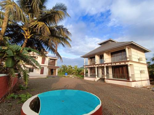 Bazén v ubytování Vrindavan beach resort nebo v jeho okolí