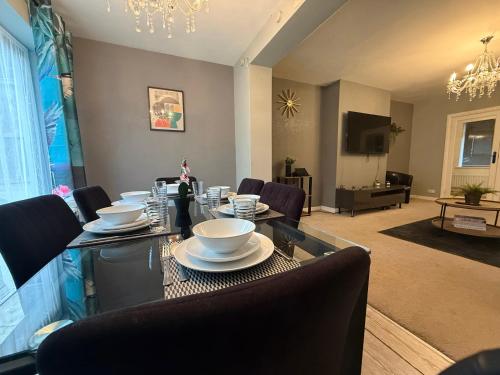 TV a/nebo společenská místnost v ubytování Spacious 3bed, Sleeps5, Parking