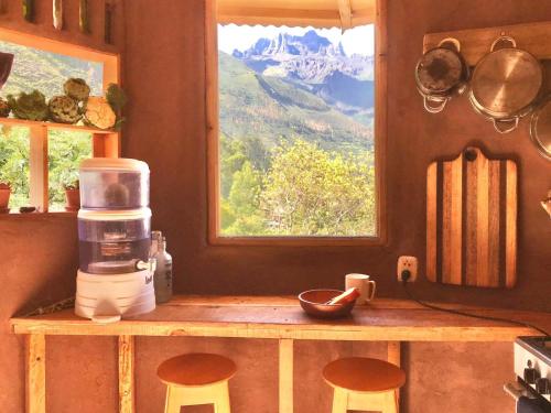 Nespecifikovaný výhled na hory nebo výhled na hory při pohledu z penzionu