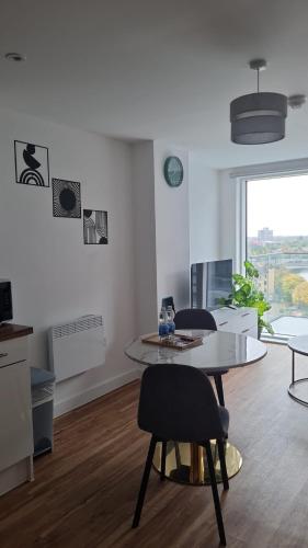 Penthouse height Flat, City View Balcony, Quiet, Free Wifi, Gym & More Minimalistic Home photo 13