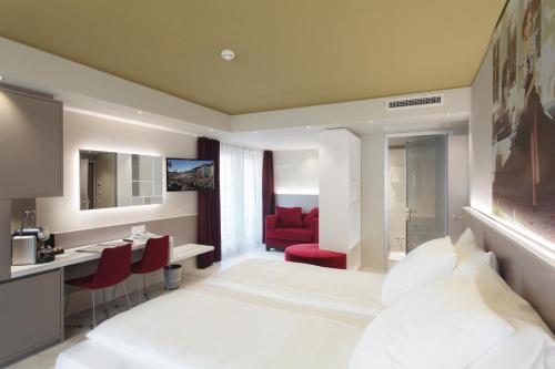 A bed or beds in a room at Hotel City Locarno