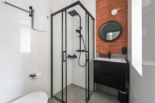 a bathroom with a shower and a sink at Apartamenty Stojałowskiego 18 in Bielsko-Biala
