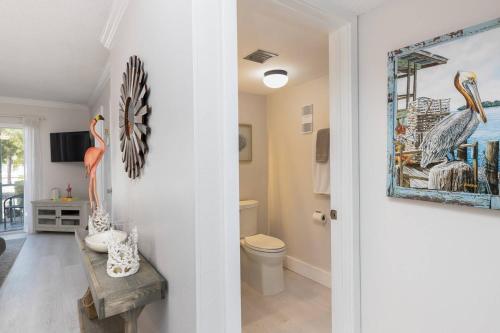 Koupelna v ubytování Relaxing Coastal Condo in Landings of Largo with Access to Resort-Style Amenities