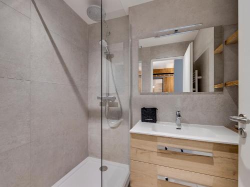 a bathroom with a shower and a sink and a toilet at Appartement pour 4 pers à Tignes le Lac - Balcon, proche pistes et commerces - FR-1-641-120 in Tignes