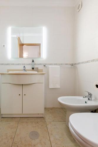 Albufeira Coast Apartment by Double Ninety Stays