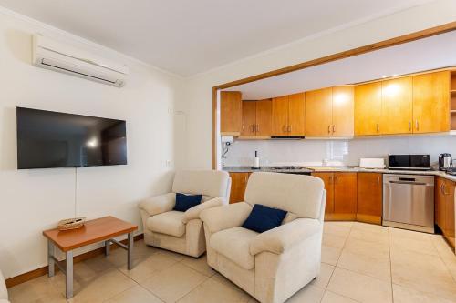 Albufeira Coast Apartment by Double Ninety Stays