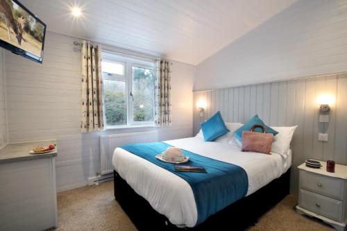 Postel nebo postele na pokoji v ubytování 2 Bedroom Select Lodge with Park Facilities