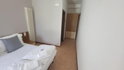 Galeriebild der Unterkunft Josefine Suite Lake Front - Adults Only in Brenzone sul Garda