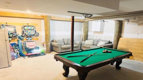 Gallery image of 5 Bedroom Of In The Crest With Hot Tub in Beach Haven Crest