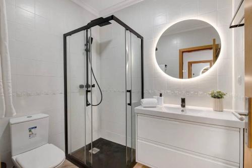 a bathroom with a shower and a toilet and a sink at Apartamento T3 Santa Luzia - H in Santa Luzia