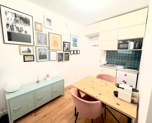 Lovely studio with balcony and spectacular Sacre-Coeur view