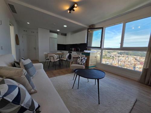 Skyline VIII Pool & Coworking by ELE Apartments