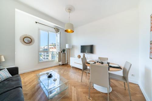 Cozystay 1814 - Stylish 1-Br Apartment high floor