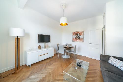Cozystay 1814 - Stylish 1-Br Apartment high floor