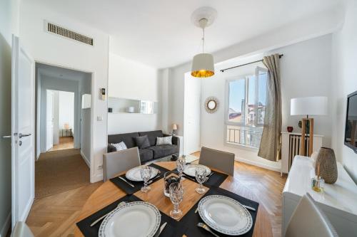 Cozystay 1814 - Stylish 1-Br Apartment high floor