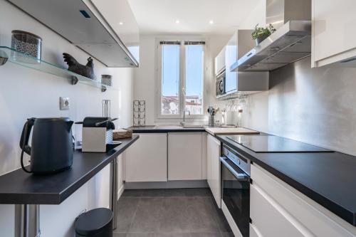 Cozystay 1814 - Stylish 1-Br Apartment high floor