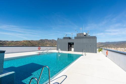 Skyline VIII Pool & Coworking by ELE Apartments