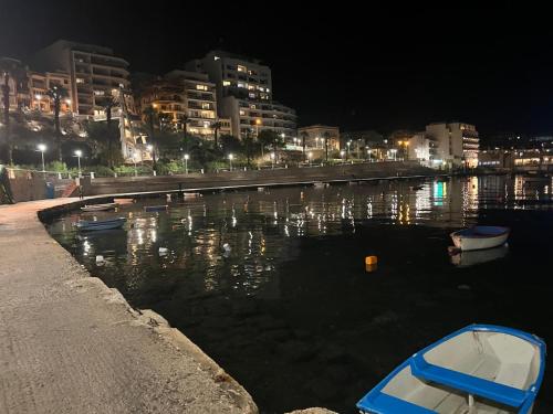 Θέα στο ποτάμι κοντά σε αυτό το διαμέρισμα