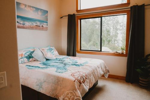 a bedroom with a bed and a window at Sequim Bay Hideaway in Sequim