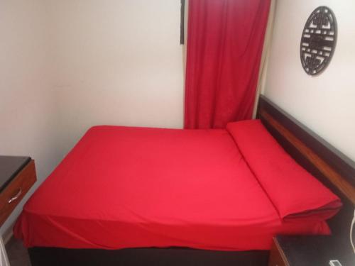 Ένα ή περισσότερα κρεβάτια σε δωμάτιο στο بلوباى آسيا العين السخنه