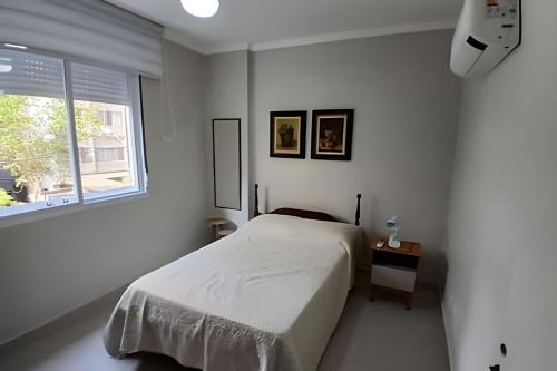 Postel nebo postele na pokoji v ubytování SHB • 2 min da Praia | Segurança | Conforto