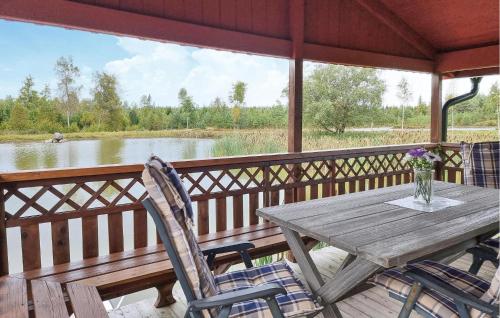 Θέα στο ποτάμι κοντά σε αυτή η παραθεριστική κατοικία