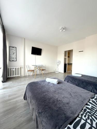 En eller flere senge i et værelse på 03 Gdynia Centrum - Apartament Mieszkanie dla 2 os