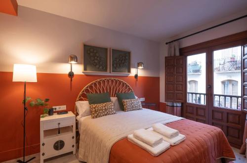 Steps from the Alhambra, Private Terrace & AC
