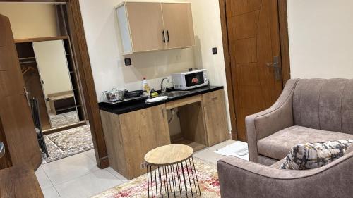 Kuchyň nebo kuchyňský kout v ubytování التميز الراقي - فرع السليمانية