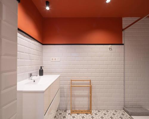 Steps from the Alhambra, Private Terrace & AC