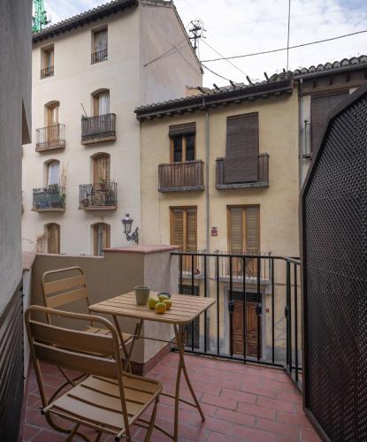 Steps from the Alhambra, Private Terrace & AC