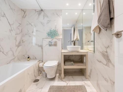 Azahara 1 8B Beautiful apartment frontline golf in popular Aloha