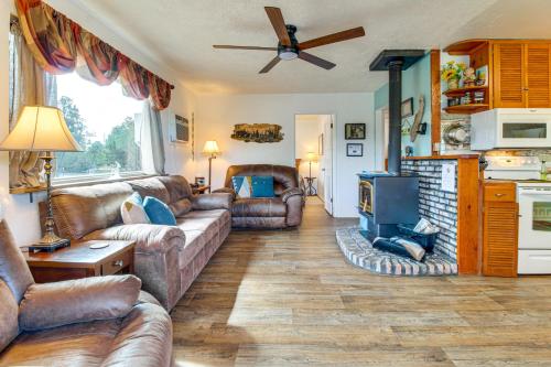 Fotografie z fotogalerie ubytování Hike and Fish Family Escape with Fire Pit in Heber! v destinaci Heber