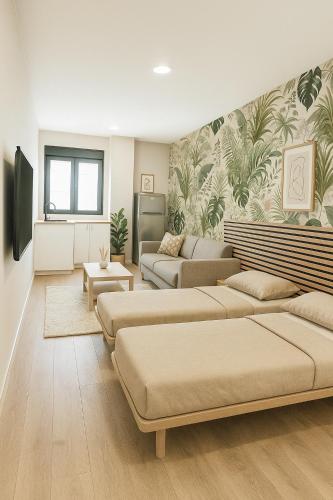 a living room with three beds and a couch at TABLERO 101, coqueto y moderno estudio in El Tablero