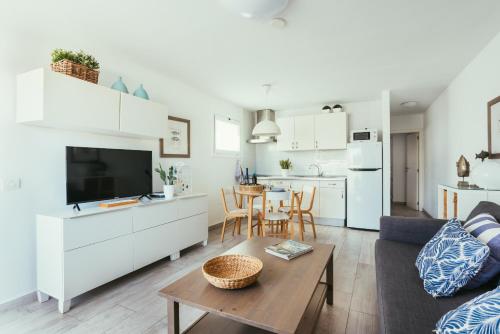 Playa Chica - Cozy & Comfy, Balcony, 2 min to Beach