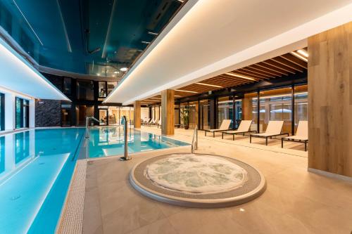SZUMY PARK Hotel & Restaurant — Pool view