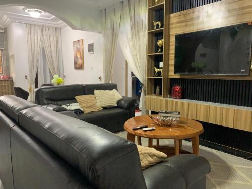 Gallery image of Azure Villa Suites Apart Hotel in Limbe
