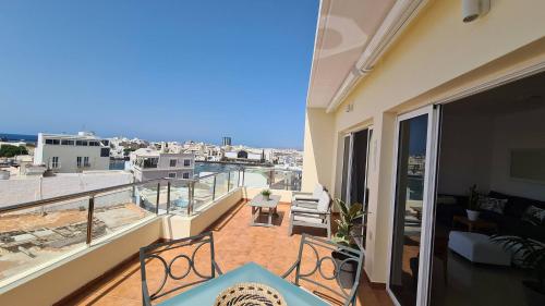 Arrecife Charco de San Gines Terraza con vistas al mar