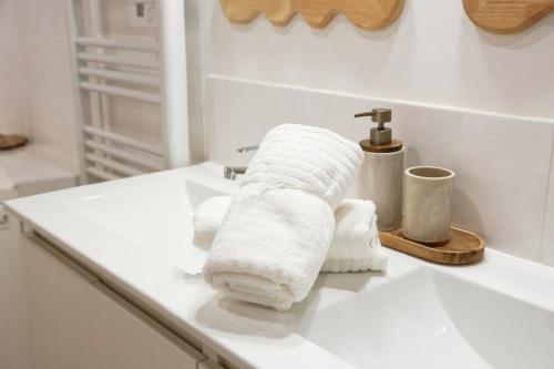 Fotografie z fotogalerie ubytování L'Écrin Rouge Escapade Romantique et Balnéo Privé v destinaci Bordeaux