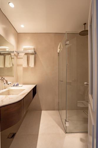 Um banheiro em Levant Hotel