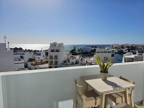Arrecife Charco de San Gines Atico con vistas al mar