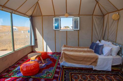 Una cama o camas en una habitación de Typical Luxury Desert Camp